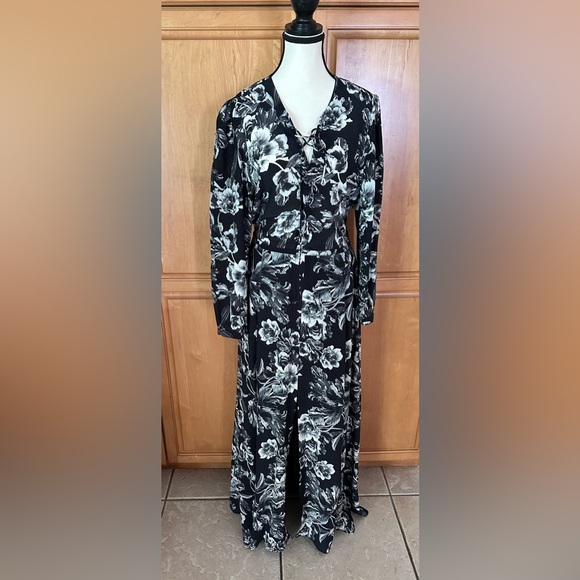 Tylho Floral Maxi Dress - Picture 1 of 7